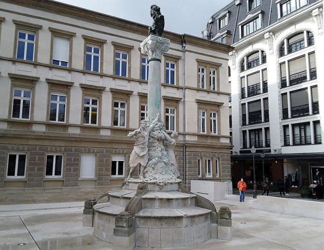 Luxembourg,_Dicks-Lentz-Monument_(2)